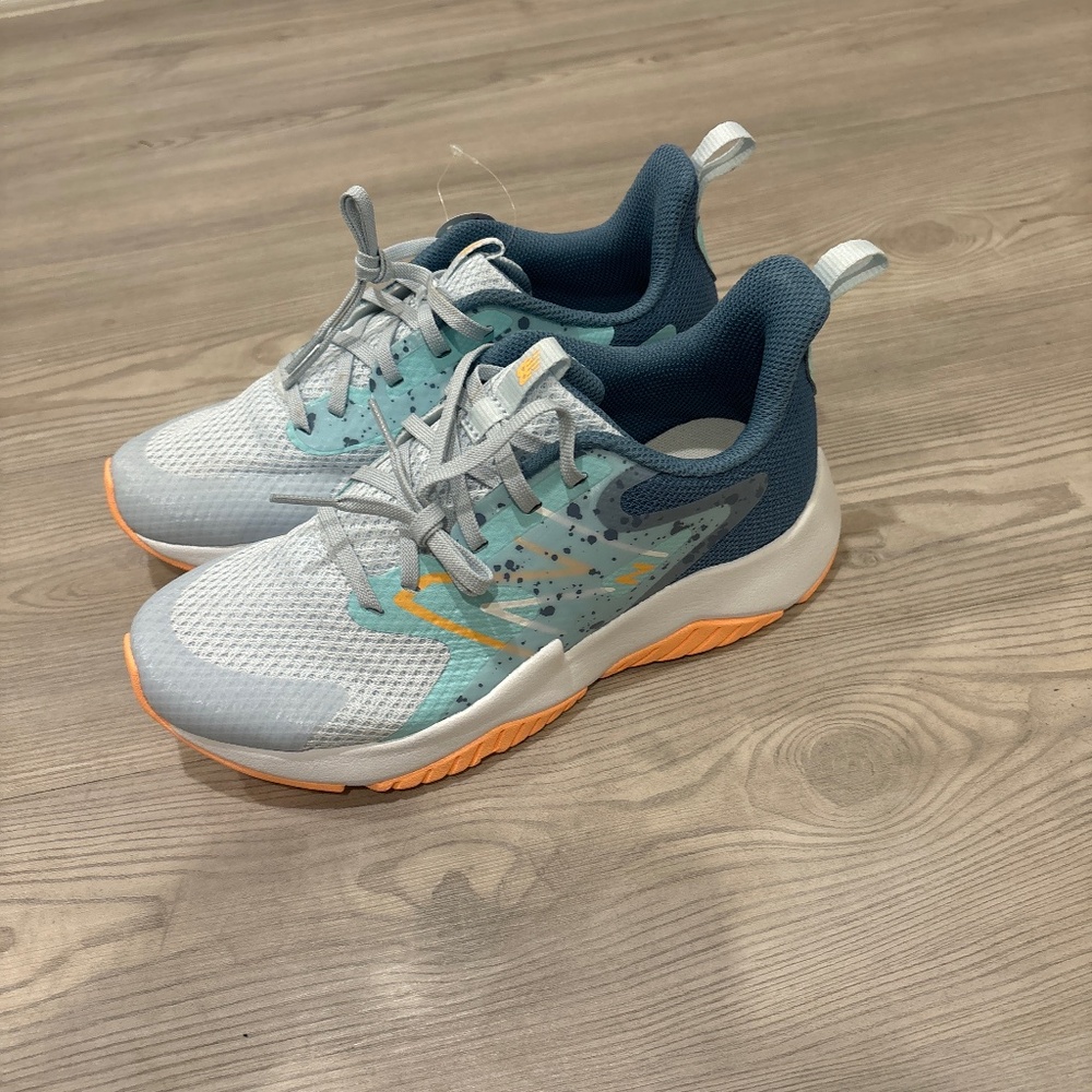 Brand New - 5w running sneaker